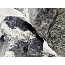 WIO Black Venom Boulder Stone Box